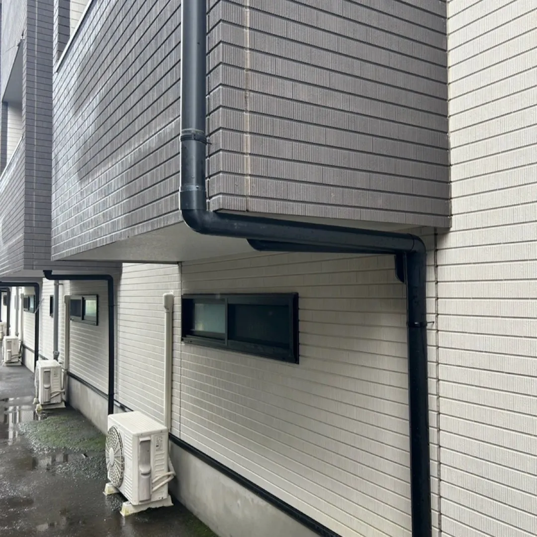 Sアパートの雨樋補修工事を行いました🌧️🔧。